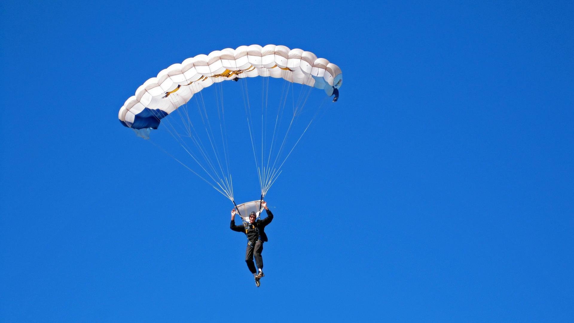 “青训合作项目遍布全国,培养多元化足球人才”,参加足球青训的条件